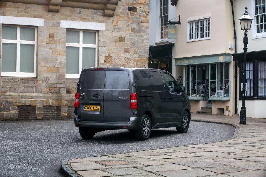  Toyota ProAce Van Compact 2017 года  (UK) (фото 2 из 32)